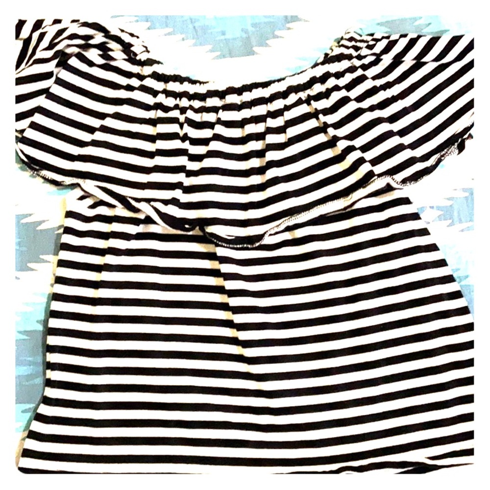 Elastic neckline crop top
